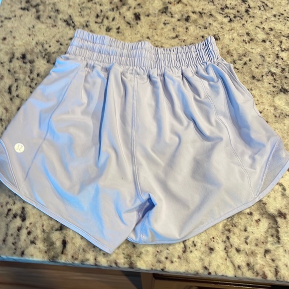 lululemon athletica Pants - Lululemon Hotty Hot High-Rise Lined short (2.5) size: 0